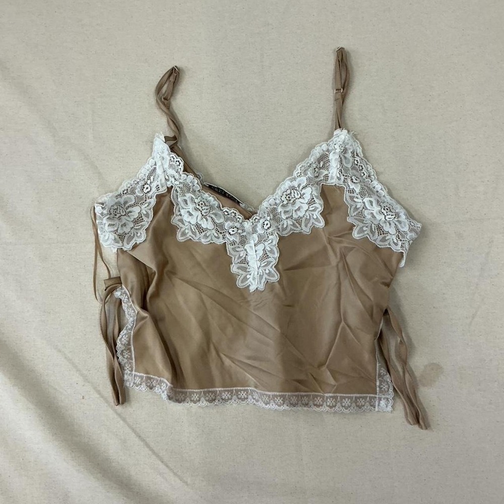 C.E.L.L.E.C.C.I lace trim camisole top